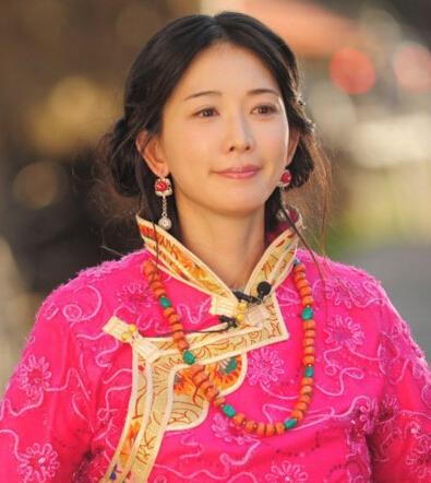 林志玲穿藏族新娘装：网友猜其想早日脱单