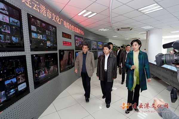 省文化厅厅长徐耀新参观连云港文化广电监控中心