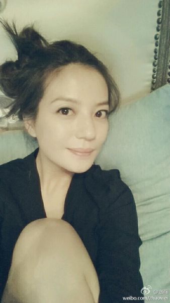 赵薇素颜自拍大眼放电迷倒众网友(图)