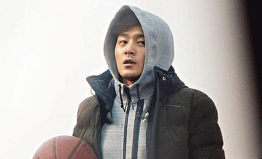 全智贤老公崔俊赫罕见正面照曝光 帅气完胜金秀贤(图)