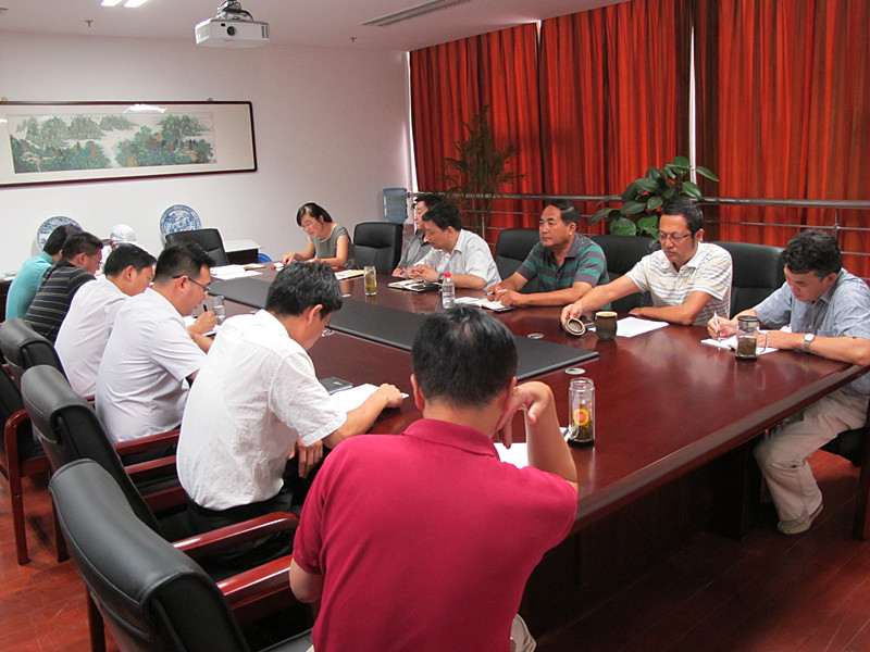 市局机关党员：联系实际，开展批评自我批评