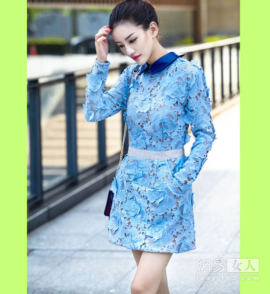 时尚博主戚染示范 早秋选款漂亮的刺绣镂空裙