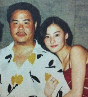 港媒：张柏芝父亲欠百万赌债女儿坚决不“相救” 被打断腿