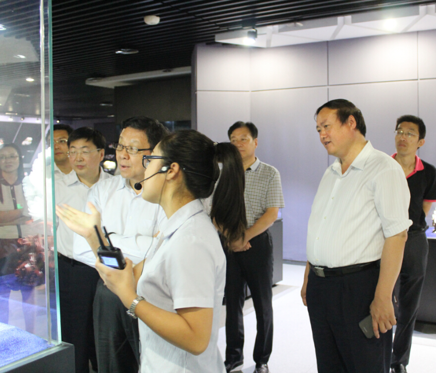海协会会长陈德铭参观中国东海水晶博物馆