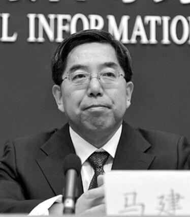 昨天，中国共产党第十八届中央委员会第四次全体会议发布公报，全会按照党章规定，决定递补中央委员会候补委员马建堂、王作安、毛万春为中央委员会委员。京华时报记者孙乾