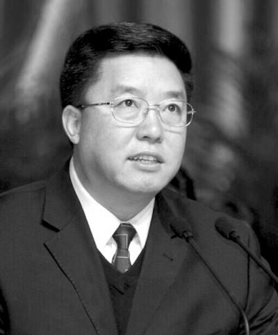 中央委员会委员毛万春：曾在会上批评说空话官员