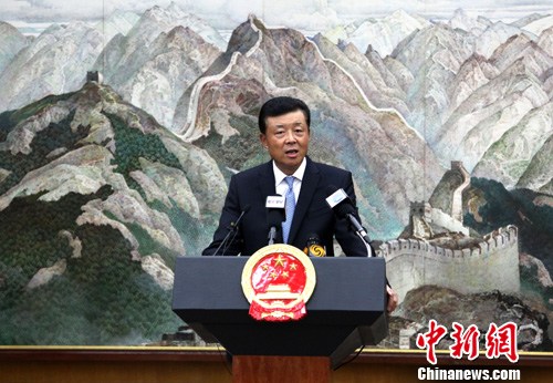 200多名企业家随李克强访英 将签总额300亿美元协议
