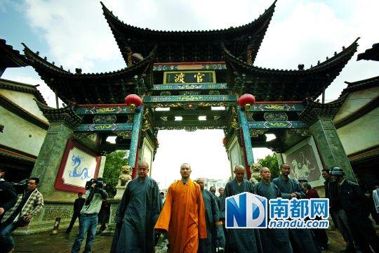 2008年12月13日下午，14位少林僧人来到云南昆明官渡古镇接管4所寺院。CFP
