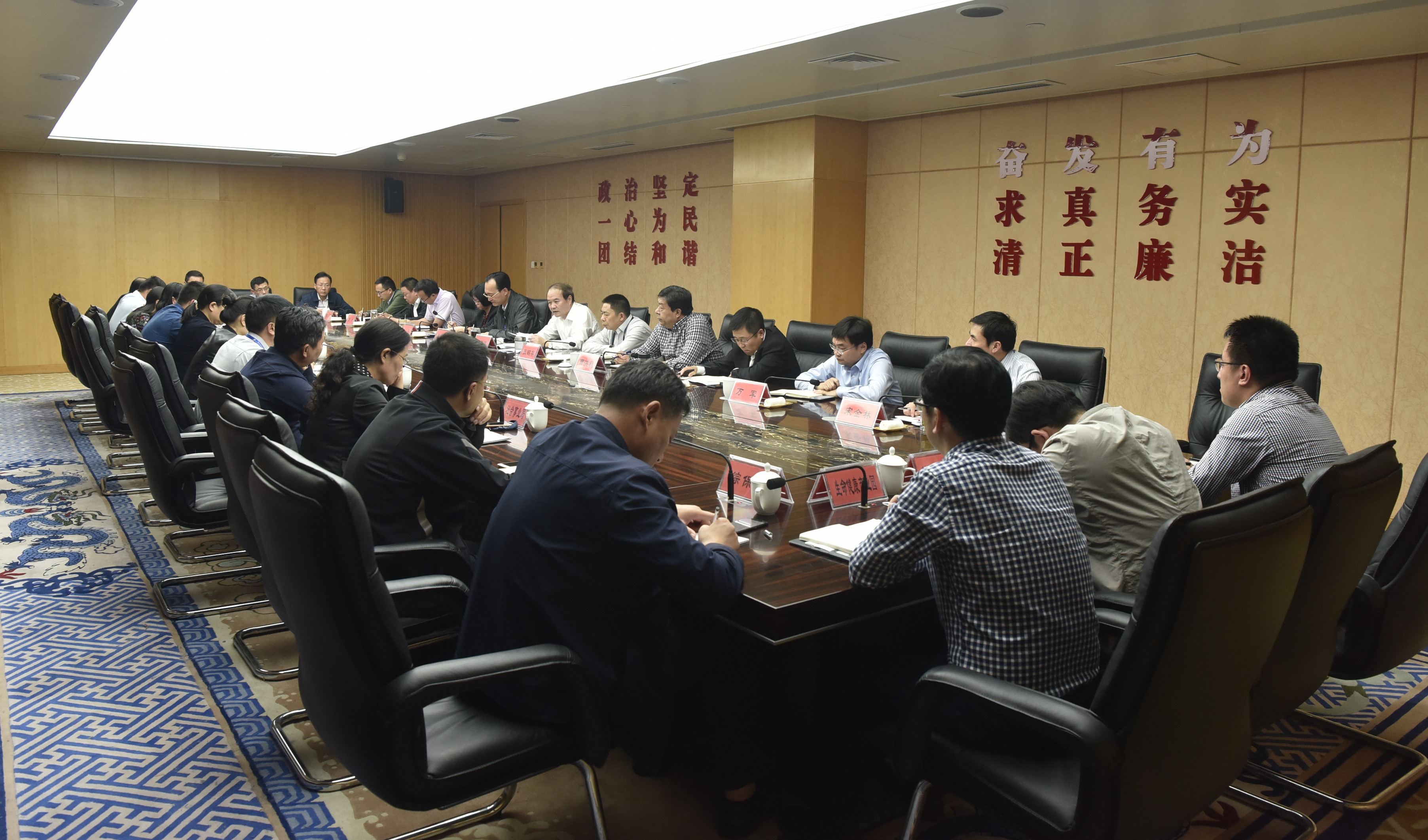 开发区召开区党工委（扩大）会议 汇报相关工作情况