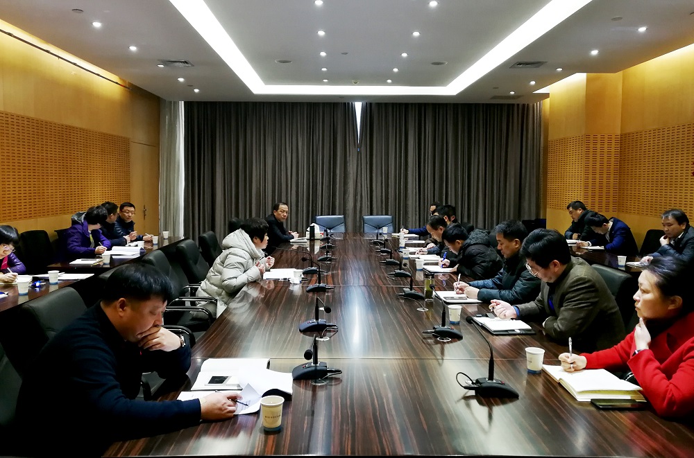 区科技局、企业服务中心学习贯彻全区总结表彰暨双招引双服务大会精神