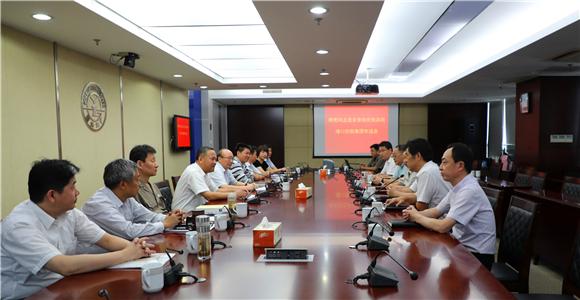 集团领导欢送唐艳进京参加国庆阅兵观礼