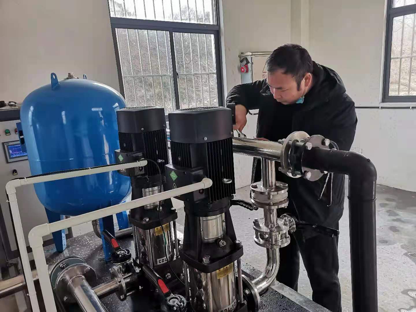 朝阳街道水利站开展老旧小区供水管网冬季“体检”工作