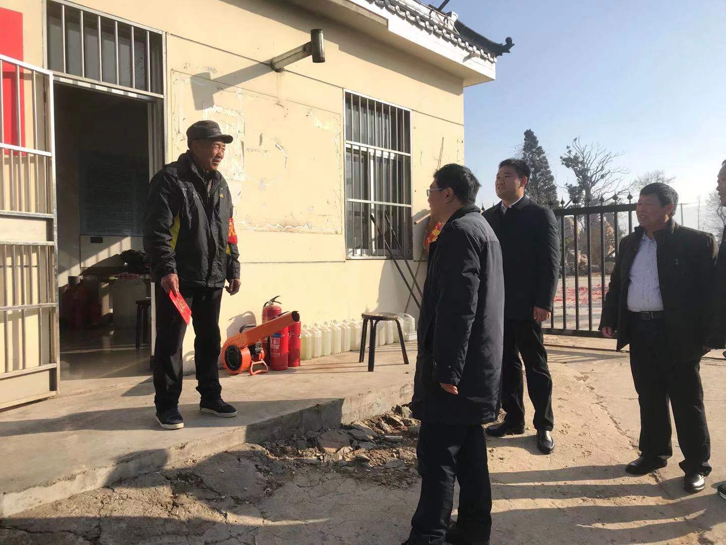 春节期间街道领导看望慰问一线护林防火人员