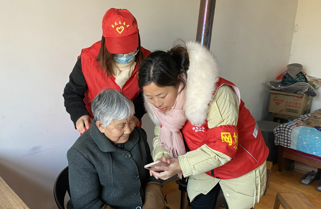 中云街道江庄村开展“志愿行动，与爱同行”公益活动