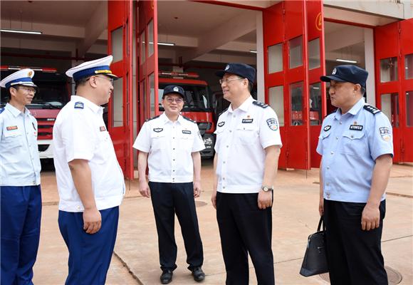 连云港市公安局局长徐敦虎来消防救援中心看望慰问指战员