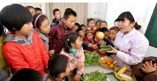 牛山小学邀请医务工作者走进校园 健康饮食 不做“小糖人”