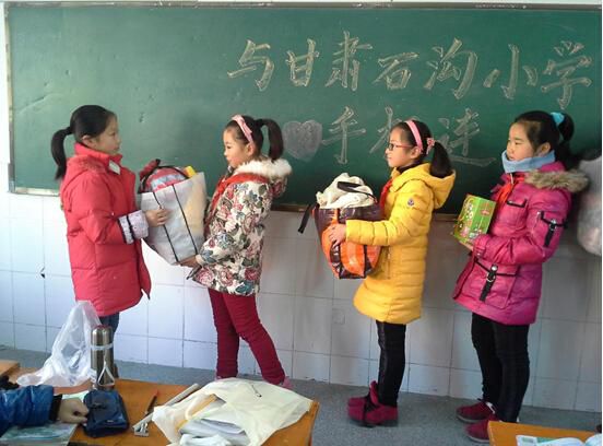 “爱心接力.心手相连”连云港市黄海路小学开展献爱心活动