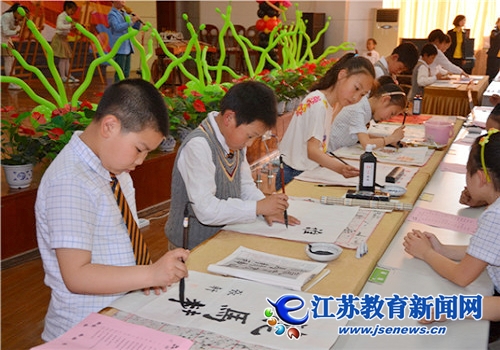 扬中二实小：十岁成长礼 助力学生成长（图）
