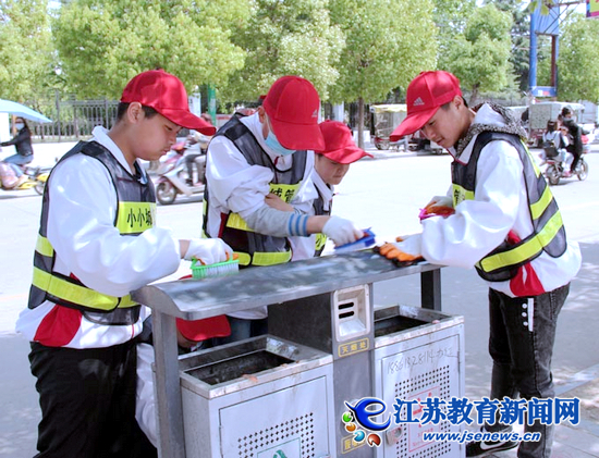 东海县实验中学：“我是小小城管员”（图）
