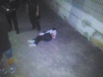 13岁女生电话中叫完“妈”坠亡 留下7封遗书(图)