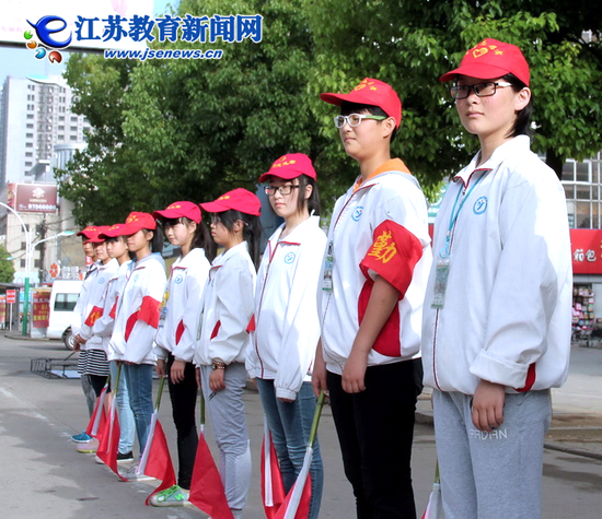 东海实验中学：我当一日小交警（图）