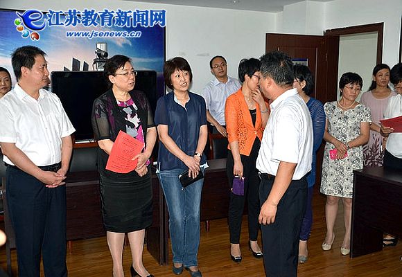 洪泽实小：“七彩的夏日”关爱湖区留守儿童（图）