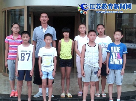 启东实小：团结奋进 更快更强（图）