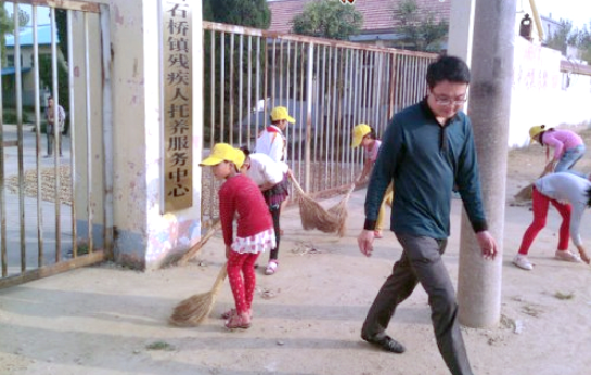 连云港赣榆石桥小学：道德宣传日，争做好少年