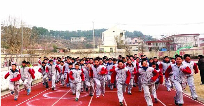 连云港中云中学开展阳光体育