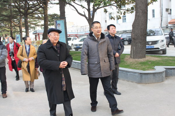 板浦高中举行杨士采校友图书捐赠仪式