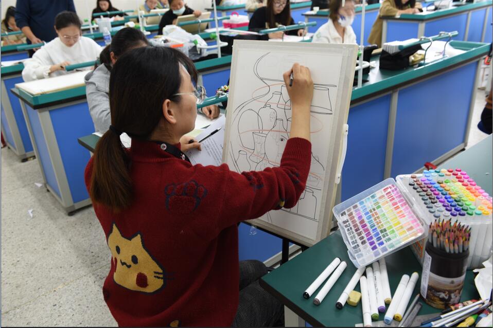2022年连云港市中小学美术、书法教师技能比赛在我校举行