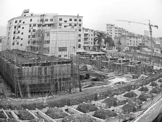 广西贫困县办公地建别墅 多名官员住宅超500平米