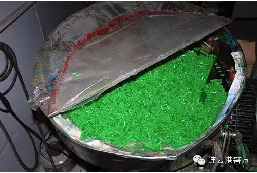 曝光灌南毒胶囊工厂!奸商你敢让你的家人吃吗？