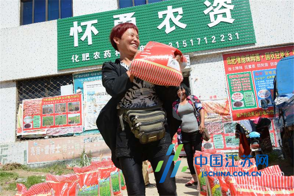 东海双店镇科技秋播不放松粮食生产 力争好收成
