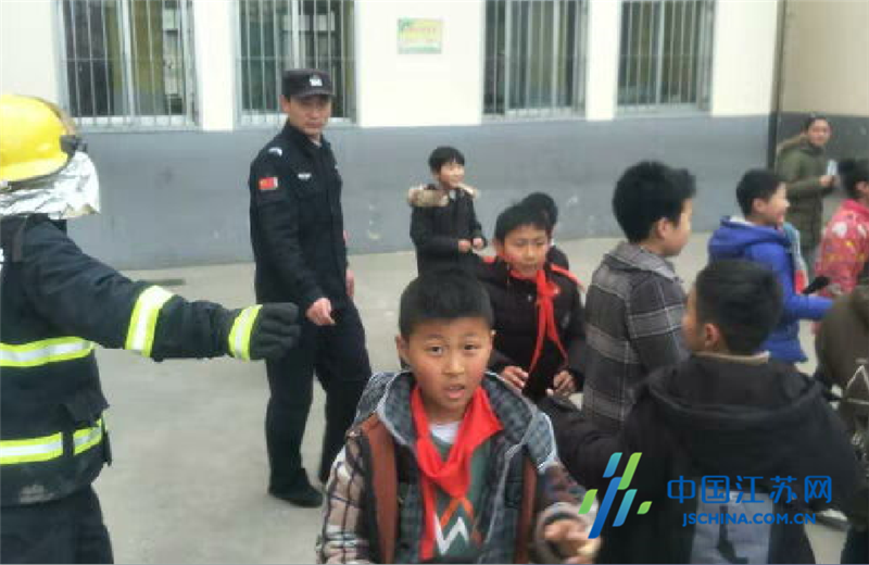 护学又救火 灌云县巡特警大队民警获点赞