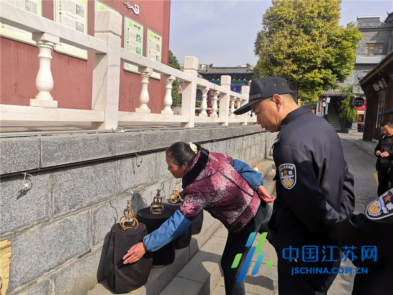 连云港海州警方开展规范鸟类经营宣传活动
