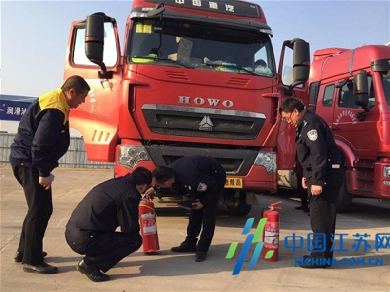 东海县交警大队加强对“两客一危一货”车辆安全检查