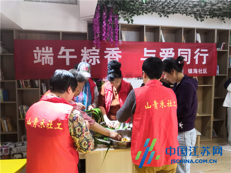 连云港海州区城建花圃开展包廉粽送温暖活动