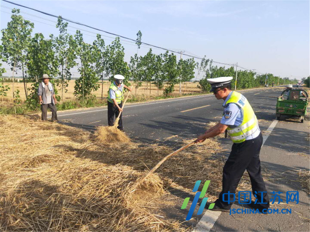 马路岂能成为打谷场？ 东海交警提醒禁止占用马路