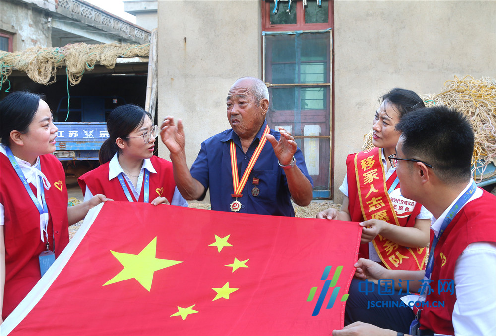 连云港移动赣榆分公司开展“八一关爱老兵，传承革命精神”志愿活动