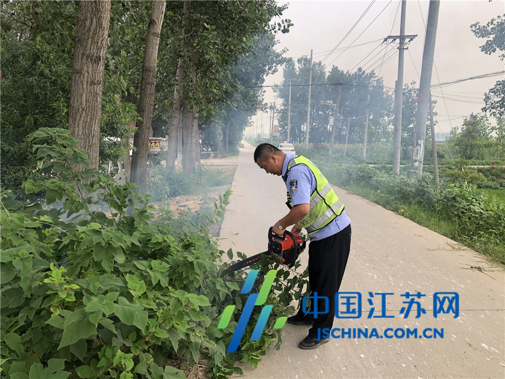 为了维护道路交通安全，东海交警有一群人一直奔波在路上……