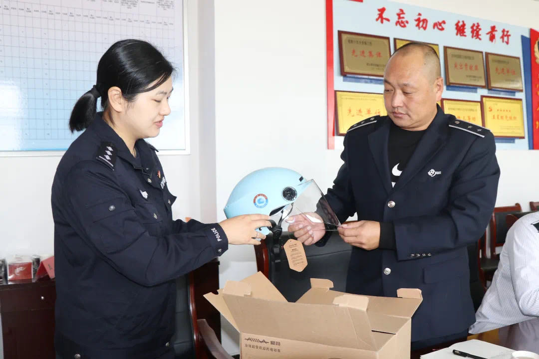 连云港赣榆警方开展警营开放日活动