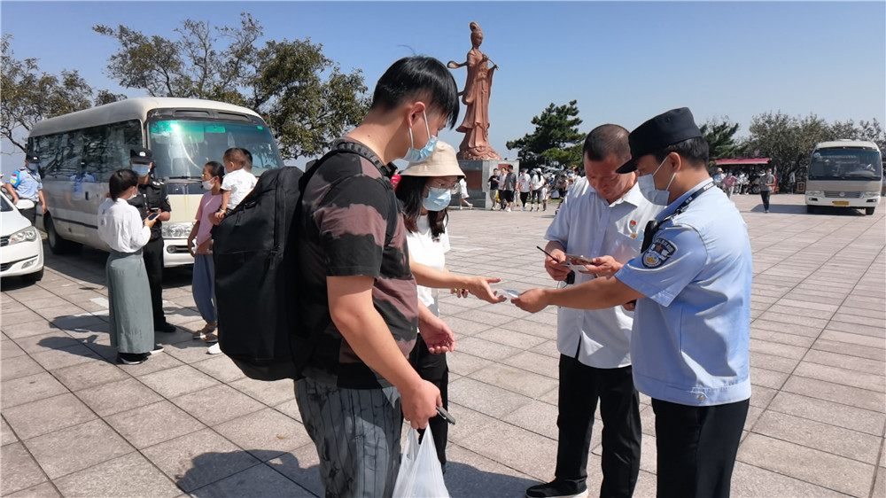 连云港花果山景区公安帮助游客找回丢失物品获赞