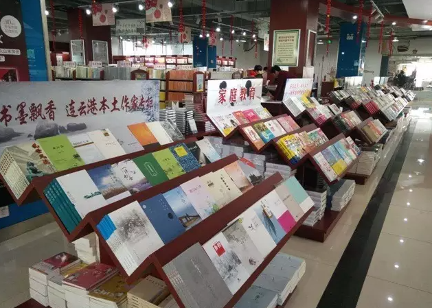 夏日觅书香 书店成为连云港学生暑期“打卡”点
