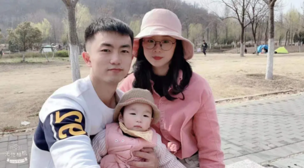 夫妻并肩投身疫情防控诠释“别样浪漫”