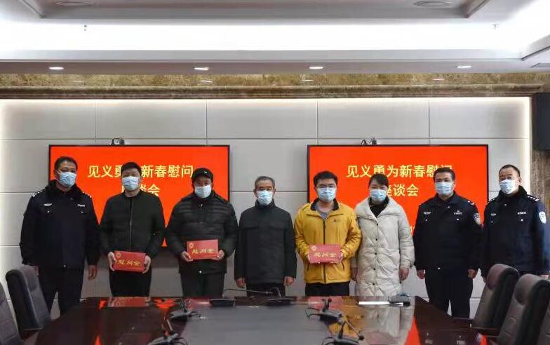 连云港市见义勇为基金会至灌云慰问见义勇为人员