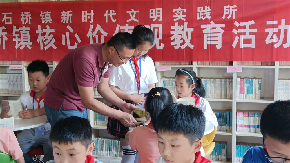 连云港石桥镇：东温庄爱心驿站暑期活动丰富多彩