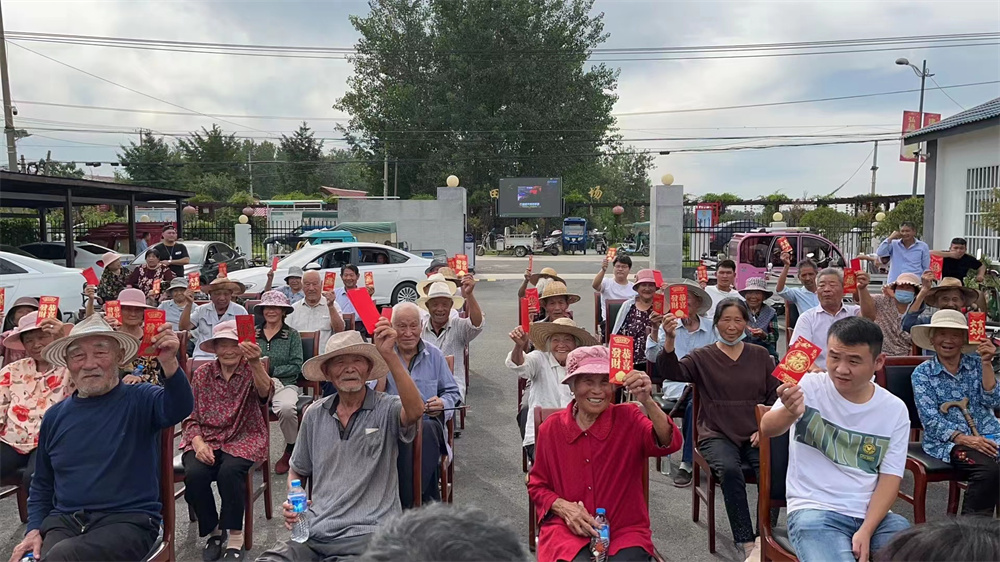 东海县房山镇大穆村：饮水思源 回馈乡邻