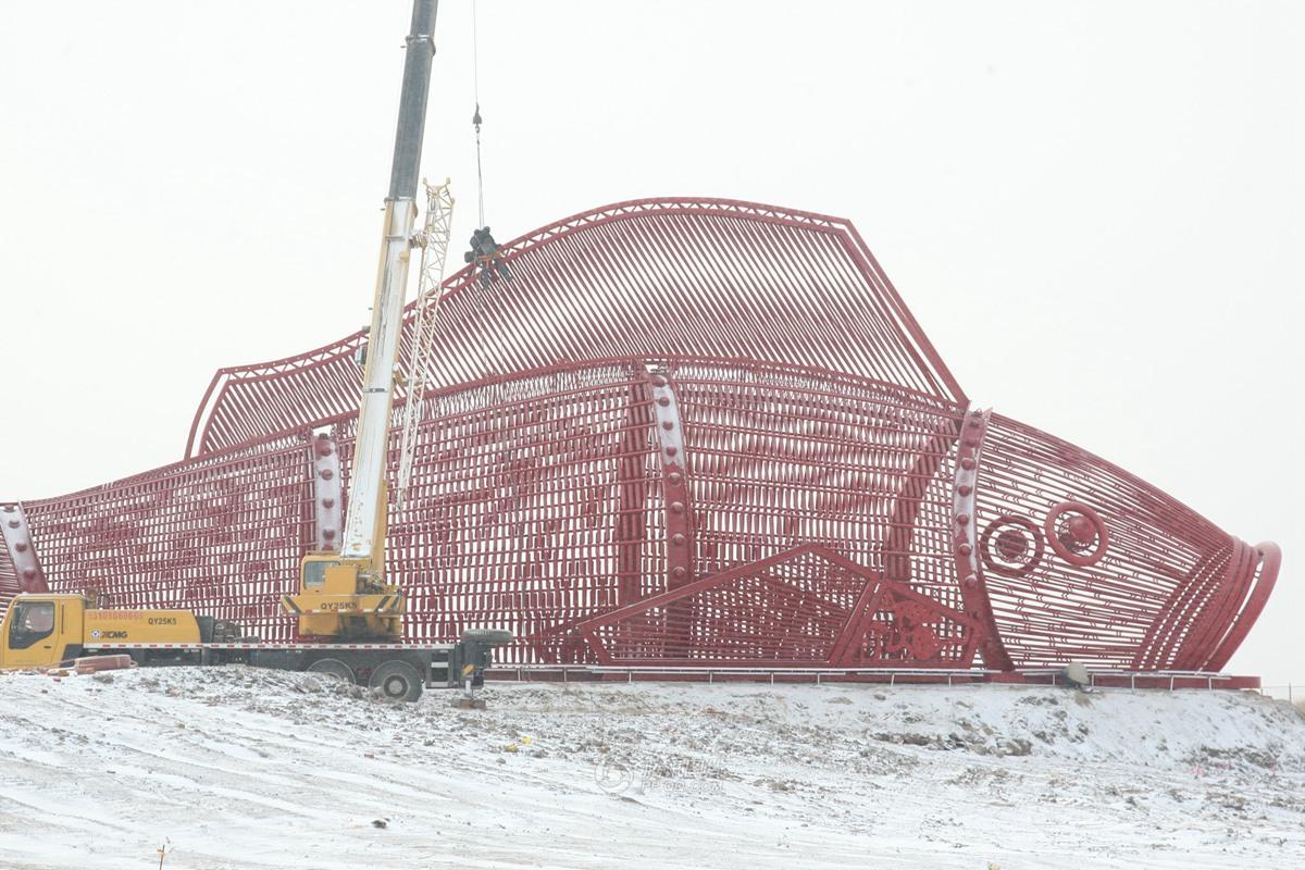 哈尔滨建造世界最大钢鲤鱼 长40米