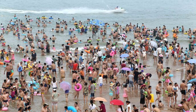 受暑期游拉动连云港海滨旅游进入高峰期